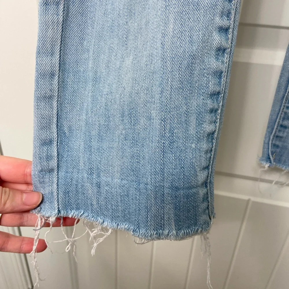 EUC American Eagle women’s light wash blue denim stretch‎ skinny crop jeans 6